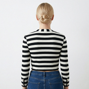 WK46 OEM/ODM <span class=keywords><strong>Cardigan</strong></span> Primaverile <span class=keywords><strong>Nero</strong></span> e Bianco con Scollo a V, Lavorazione a Costine, Strisce Vintage, Elegante con Bottoni per Donne - Product Image 4