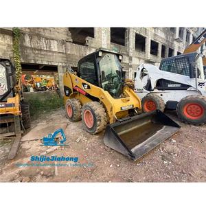 Chargeuse compacte sur pneus CAT 246C d'occasion, moteur 75KW, modèle 2024, capacité 3 tonnes, chenilles en caoutchouc, godets, fourches à palettes, pièces d'origine - Product Image 1