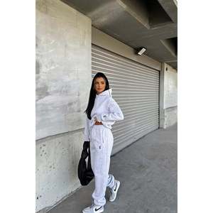 Chándal Deportivo Gris Savannah con Patrón Sólido, Transpirable, Diseño Personalizado con Capucha, Talla XL, Logotipo Sublimado - Product Image 2