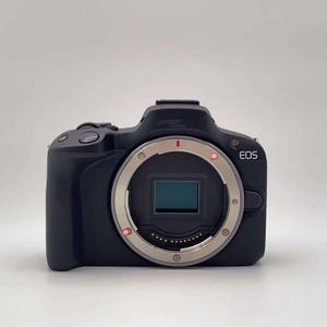 Appareil photo hybride <span class=keywords><strong>Canon</strong></span> <span class=keywords><strong>R50</strong></span> d'occasion, appareil photo hybride <span class=keywords><strong>R50</strong></span> d'occasion avec batterie et chargeur, appareil photo hybride avec transfert Wi-Fi - Product Image 1