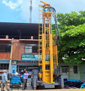 Plataforma de Perforación de Pozos de Agua Montada sobre Orugas UY350, Totalmente Hidráulica, Diésel, con Motor de Accionamiento Superior, Caja de Cambios, Bomba y Motor, Profundidad Máxima de 350 m - Product Image 2