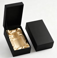 Ensemble de flacon noir raffiné et boîte cadeau de luxe, parfum haut de gamme dans un coffret cadeau, flacon noir minimaliste avec un emballage cadeau élégant