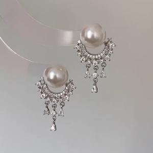 ต่างหูเงินแท้ S925 สไตล์ฝรั่งเศสย้อนยุค ประดับพู่ห้อย ดีไซน์ไล่ระดับสีมุกกาแล็กซี่ ให้ความรู้สึกหรูหรา สง่างาม ทันสมัย พร้อมคริสตัลเสริมความงาม - Product Image 4