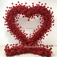Nouveau Design Arche de Fleurs de 2,1 m Décoration de Mariage Fond Arche Artificielle en Forme de Cœur Rouge pour Décoration de Scène de Fête de Mariage