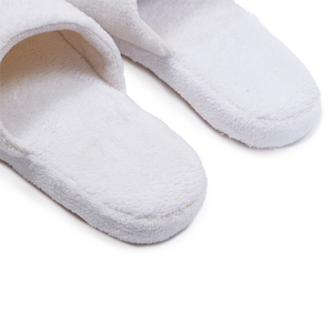 Pantuflas Desechables Cerradas con Logotipo Personalizado, Suministros Ecológicos para Hoteles Fabricados por Expertos en Amenidades Hoteleras - Product Image 2