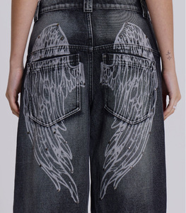 Jean baggy décontracté Y2K pour femme, imprimé grandes ailes, coupe large, en denim mélangé coton, délavage vintage, effet usé, vente en gros - Product Image 4