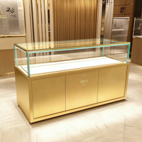 Comptoir de Bijouterie Moderne et de Luxe en Verre et Bois, Table de Présentation et Vitrine Dorée pour Bijoux