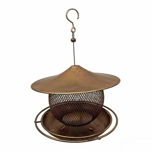 Mangeoire à oiseaux en métal arrondie 19x19x13, durable, à suspendre en extérieur pour jardins et cours - Product Image 1