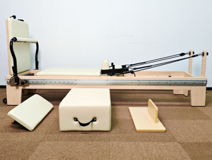 <span class=keywords><strong>Reformer</strong></span> de <span class=keywords><strong>Pilates</strong></span> de Madera de Arce, Máquina de <span class=keywords><strong>Pilates</strong></span> para Adelgazar y Desarrollar Músculos, Entrenamiento de Core - Product Image 1