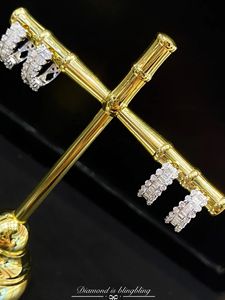 Pendientes de Aro Xinfly de Oro Blanco de 18k con Diamantes Redondos y Baguette de 0.70ct, Joyería de Diamantes Naturales - Product Image 2