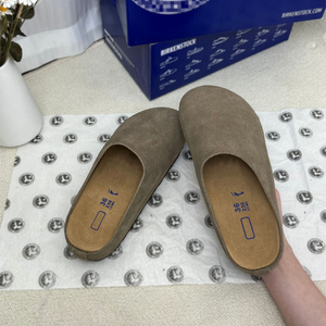 Sandales unisexes en daim et liège avec soutien de la voûte plantaire, doublure en cuir véritable, pantoufles confortables antidérapantes à enfiler pour la maison - Product Image 2