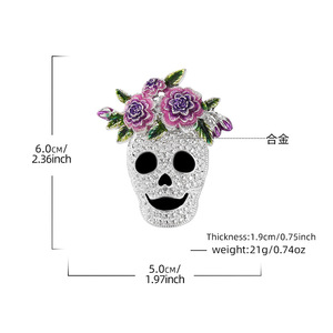 Nuova spilla a forma di teschio di Halloween, maschera bianca terrificante e particolare, corsage in stile europeo, spilla per costume da festival, accessorio - Product Image 4