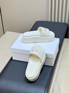 <span class=keywords><strong>2026</strong></span> Luxuriöse Damen-Plateau-Sandalen Elegante Weiße Dicksohlige Damen-Pantoletten Modische Metallverzierte Damen-Sommerschuhe - Product Image 5