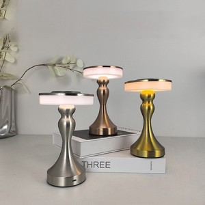 Di alta qualità moderna in metallo lampada da tavolo ristorante con <span class=keywords><strong>paralume</strong></span> in <span class=keywords><strong>oro</strong></span> Touch Control LED lampada da tavolo per la decorazione della casa - Product Image 1