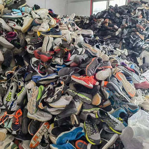 Venta al por mayor zapatos <span class=keywords><strong>de</strong></span> segunda mano zapatos para correr los hombres a bajo <span class=keywords><strong>precio</strong></span> usado zapatos <span class=keywords><strong>de</strong></span> fútbol transpirable <span class=keywords><strong>de</strong></span> cuero stock - Product Image 3