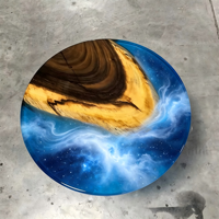 Table basse artisanale en noyer et résine époxy, motif île océanique, vague bleue et mousse blanche, pour salon