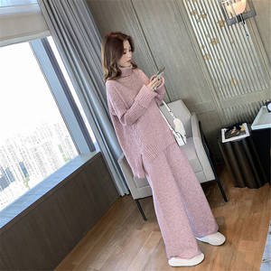 Set Due Pezzi da <span class=keywords><strong>Donna</strong></span> con Maglione a Collo Alto e Pantaloni a Gamba Larga con Spacco, Completo in Maglia Personalizzabile - Product Image 2