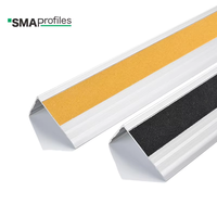 Profilé de nez de marche antidérapant en aluminium en forme de L avec insert en PVC rainuré pour escaliers en bois et en béton
