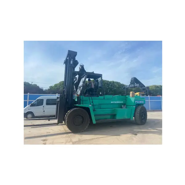 शंघाई में कम कीमत पर बिक्री के लिए प्रयुक्त फोर्कलिफ्ट ट्रक मित्सुबिशी एफडी300 30टी
