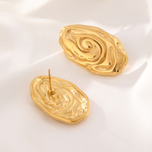 Pendientes de Aro de Acero Inoxidable con Flores Personalizadas de Alta Calidad, Chapados en Oro, Diseño Hueco, Juego de Joyería Resistente al Agua - Product Image 3