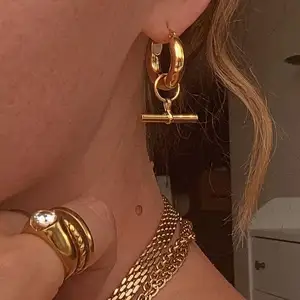 Fashion 18k gold earring simple design fine jewelry T bar pendent gold hoops earrings stainless steel earrings women