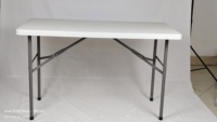 Table pliante rectangulaire en plastique HDPE blanc durable pour l'extérieur, avec pieds pliants, pour salle à manger, jardin, fêtes, événements, hôtel
