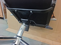 Chaises de bureau ergonomiques pivotantes en cuir marron de luxe à dossier haut avec roulettes