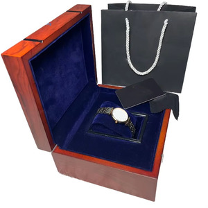 Caja de reloj de madera roja directa de fábrica, caja de almacenamiento de relojes con forro de cuero negro, con accesorios, logotipo personalizado, embalaje de lujo para relojes. - Product Image 2