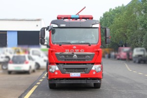 Camión de <span class=keywords><strong>Bomberos</strong></span> Haowo de 7 Toneladas con Combinación de Polvo Seco y Espuma: Económico y Confiable, con Opciones de Conducción a la Izquierda o Derecha - Product Image 2