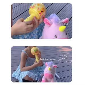 <span class=keywords><strong>ไมโครโฟน</strong></span>เครื่องดนตรีอเนกประสงค์ กระเป๋าเป้ยูนิคอร์น ตุ๊กตาสัตว์นุ่มพิเศษทำจากใยฝ้าย PP ของขวัญวันเกิดรุ่น<span class=keywords><strong>ล่าสุด</strong></span> - Product Image 5