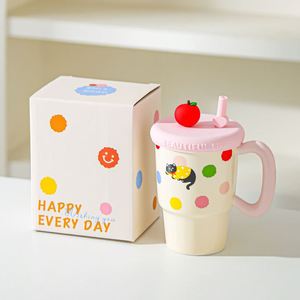 Una bonita Taza de cerámica con diseño de patrón Tema de manzana Paja de gato como juego y regalo de cumpleaños - Product Image 5