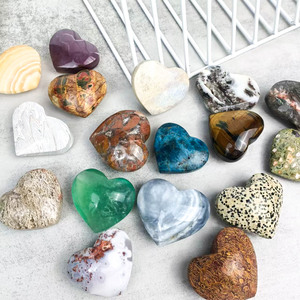 Precio de fábrica <span class=keywords><strong>Lucky</strong></span> Stone Energy Fengshui Inspirational Crystal Heart Palm Stone para la curación - Product Image 3