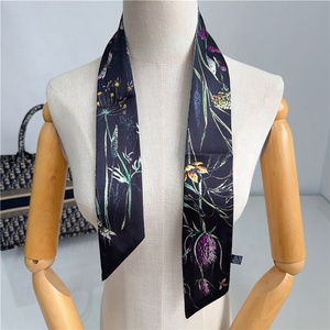 2024 impression personnalisée marque sergé sac écharpe mode femmes cheveux longs <span class=keywords><strong>soie</strong></span> ruban étroit deux bords Satin écharpes - Product Image 2