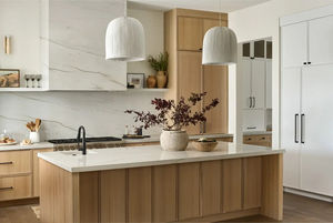 Cocina Minimalista de Roble Natural de Vermont, Madera de Dos Tonos, Manijas Blancas de Acero Inoxidable, Resistente a la Humedad, para Villas Residenciales de Alta Gama - Product Image 4