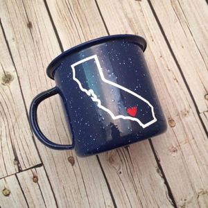 Mug de camping en métal émaillé bicolore personnalisé, écologique et de qualité alimentaire, avec bouchon à vis, pour la vente en gros - Product Image 3