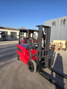 מלגזה ארגונומית עם מושב מתכוונן לנוחות המפעיל במהלך משמרות ארוכות - Product Image 3