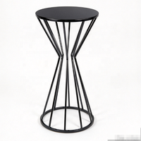 Table de bar haute moderne tout en acier inoxydable noir avec base spirale et plateau rond pour événements de mariage