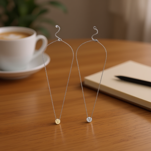 Collier avec pendentif lettre V en acier inoxydable plaqué or, bijoux minimalistes pour femmes, à porter tous les jours - Product Image 5