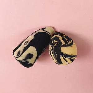 Éponge sans latex en forme de serpent directement à l'usine de haute qualité or noir maquillage bouffée d'eau expansible grand visage mélangeur à double usage - Product Image 4