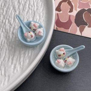 Mini bols rouges vifs Sanrio en résine plastique pour boules de riz, accessoires de bijoux DIY, décorations de dessins animés pour projets d'artisanat - Product Image 3
