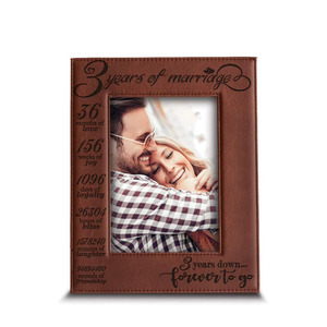 Cadre photo personnalisé moderne en similicuir gravable au laser avec impression numérique UV/gravure, 42 couleurs au choix, 24x22cm, couleurs assorties - Product Image 1