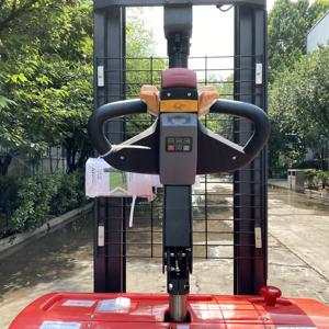 Carretilla elevadora eléctrica Wangong de 1,5 toneladas, modelo de doble bandeja totalmente eléctrico adecuado para operaciones a largo plazo en almacenes - Product Image 4