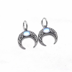 Boucles d'oreilles créoles en acier inoxydable, motif croissant de lune celtique, style gothique viking, bijoux argentés avec gemme bleue, accessoire unisexe Witchcore - Product Image 1