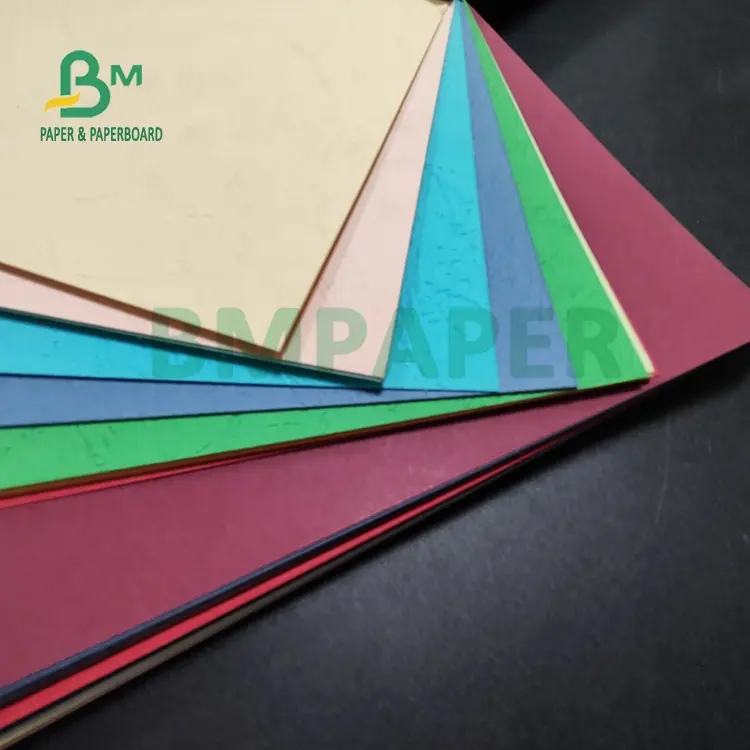 Cartón de papel de cubierta de encuadernación de textura colorida de 230gsm para materiales de bricolaje 700x1000mm