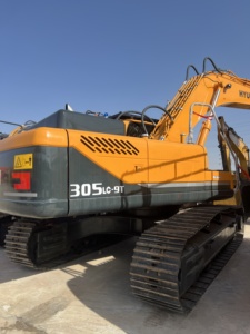 Chargeuse-pelleteuse sur chenilles Hyundai d'occasion, importée, 30 tonnes, moteur et transmission d'origine, modèle 2022, capacité de godet 1,5 m³ - Product Image 2
