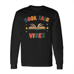 Camiseta de manga larga Book Fair Vibes con diseño retro y nostálgico de lectura - Product Image 2