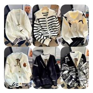 Cardigan coloré à manches tricotées et à col rond pour femmes élégantes avec vente sur <span class=keywords><strong>pull</strong></span>-over Apparel - Product Image 1