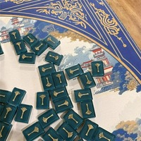 Nouvelle collection 2026 : Set de tuiles de Mahjong américain en acrylique gravé et sculpté, avec tapis de jeu – Rouge Lagune Bleu – Pour le divertissement