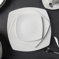Set d'assiettes blanches pour cuisine, grès cérame design personnalisé turc, assiettes carrées en céramique pour restaurant et hôtel