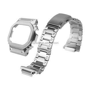 Kit de modification <span class=keywords><strong>5600</strong></span> : Bracelet de montre connectée de luxe en acier inoxydable avec boîtier et pièces de montre - Product Image 1